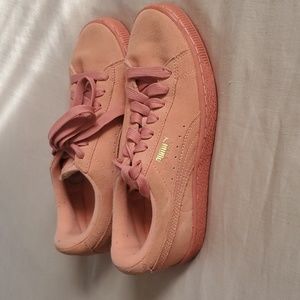 Puma suede salmon sz US 6